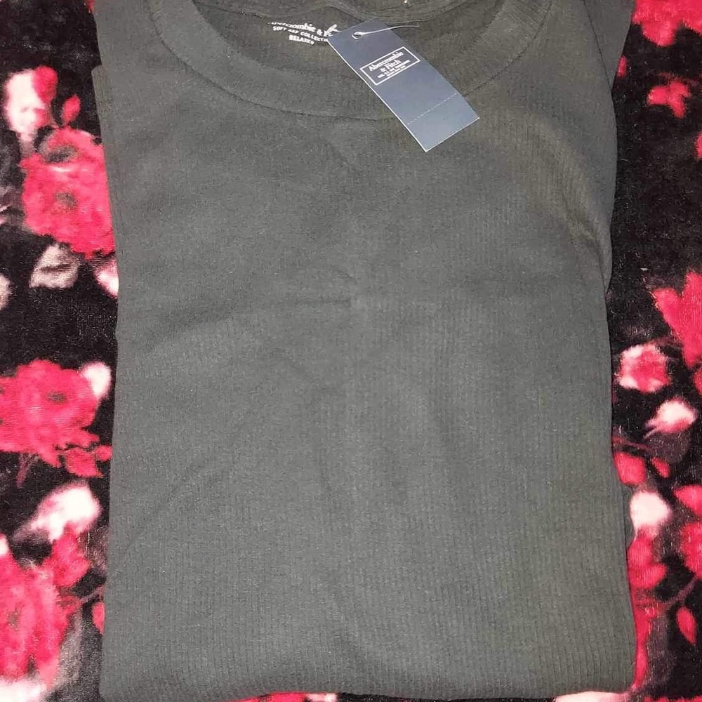 Abercrombie and Fitch Long sleeve size XL NWT